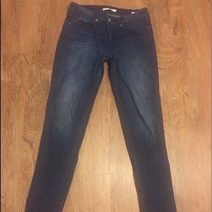 Levi dark wash skinny jeans